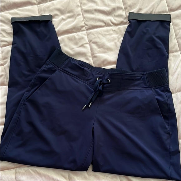 Athleta Pants - Athleta size 6 midtown ankle pant